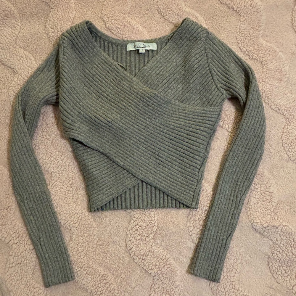 Sweet Rain Ribbed Long-Sleeve Cropped Sweater - Gray Size S. PTP 14 1/2 inches